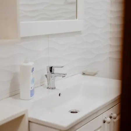 Central Nest * ティラナ