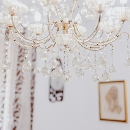 Central Nest アパート *