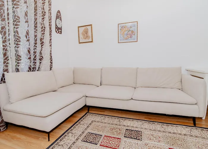 Central Nest * Tirana