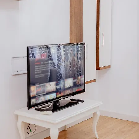 Central Nest טיראנה