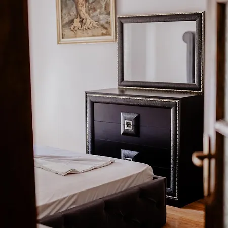 Central Nest דירה