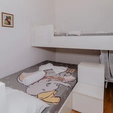 Central Nest טיראנה