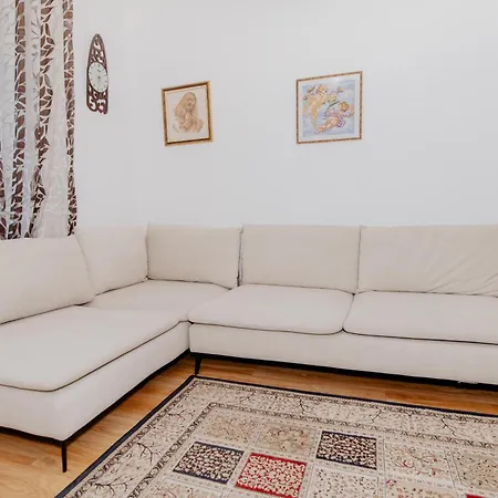 Central Nest * טיראנה