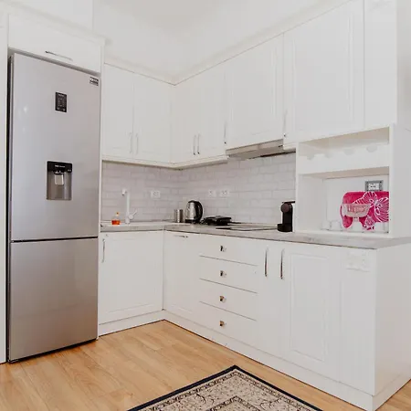 Central Nest דירה